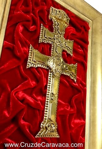 GOLDEN CARAVACA CROSS TABLE ON VELVET 