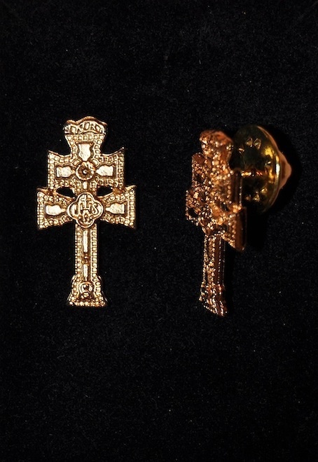 PINS CROSS OF CARAVACA GOLD METAL 