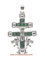 .CRUZ DE CARAVACA DE PLATA LEY CON PIEDRAS DE CRISTAL VERDE