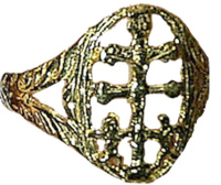 CARAVACA CROSS RING OF 9 CARAT GOLD