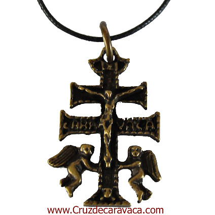 CRUZ DE CARAVACA CON ANGELES A RELIEVE CON CRISTO Y LA LEYENDA CARAVACA EN METAL FUNDICION 