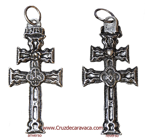 CRUZ DE CARAVACA DE FUNDICION ACABADO EN PLATA 