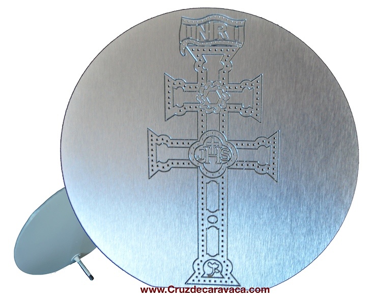 CRUZ DE CARAVACA DE METAL PLATEADO GRABADA CON HUECO RELIEVE 