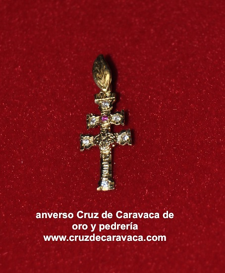 CRUZ DE CARAVACA DE ORO Y PIEDRAS ( CIRCONITAS) 