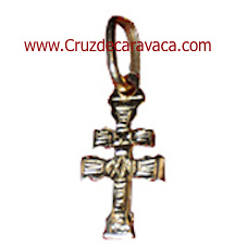 CRUZ DE CARAVACA DE ORO PARA COLGAR TALLADA A DOS CARAS 