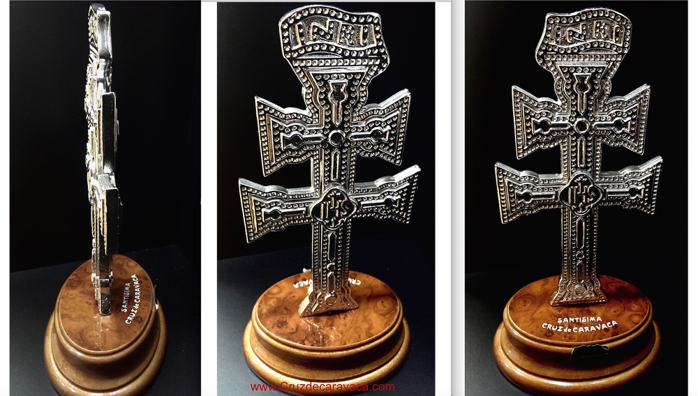 CRUZ DE CARAVACA DE PLATA 925 MILESIMAS CON PEANA DE MADERA ESMALTADA 