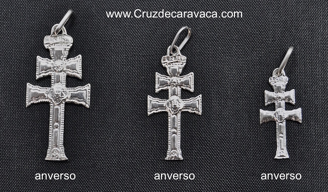 CRUZ DE CARAVACA DE PLATA CON DISTINTO DISEÑO EN CADA LADO 