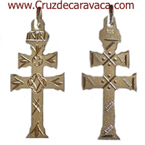 CRUZ DE CARAVACA DE PLATA TALLADA A MANO A LAS DOS CARAS MEDIANA 