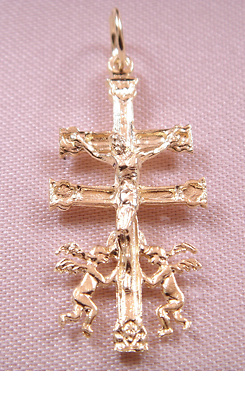 CRUZ DE CARAVACA ORO CON ANGELES Y CRISTO PARA COLGAR 