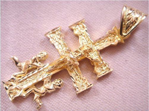 CRUZ DE CARAVACA ORO CON ANGELES Y CRISTO PARA COLGAR 