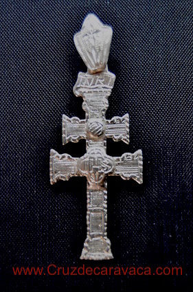 CRUZ DE CARAVACA PLATA DE LEY RELIEVE A DOS LADOS 