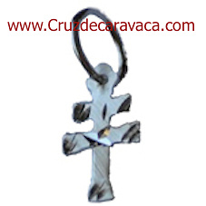 CRUZ DE CARAVACA TALLADA A MANO PEQ. ES AUTENTICA ARTESANIA EN PLATA DE 925 ML 