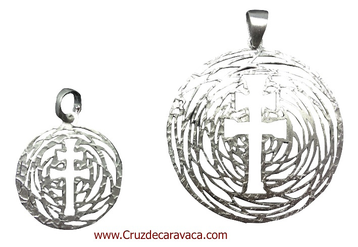 MEDALLA CRUZ DE CARAVACA PARA COLGAR HECHA EN PLATA A RELIEVE GRANDE 