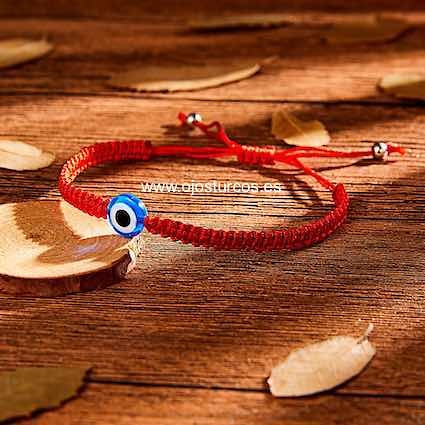 PULSERA DE CORDÓN ROJO TRENZADO EN CADENETA CON OJO TURCO PROTECTOR 