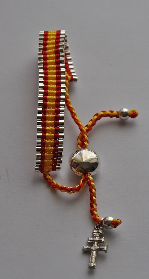 PULSERA DE LA AMISTAD CON CRUZ DE CARAVACA BANDERA ESPAÑA 