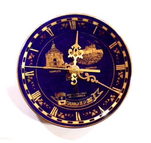 RELOJ CARAVACA SOBRE PLATO AZUL COLBALTO 15 CMS 