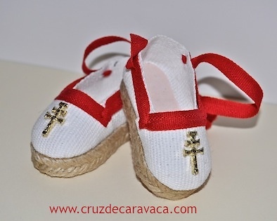 ZAPATILLAS ALPARGATAS CON LA CRUZ DE CARAVACA 