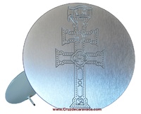 CRUZ DE CARAVACA DE METAL PLATEADO GRABADA CON HUECO RELIEVE