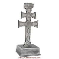 CRUZ DE CARAVACA  EN METAL CON PEANA DE MADERA Y TALLADO A HUECO RELIEVE