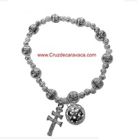 PULSERA CRUZ CARAVACA Y LLAMADOR DE ANGEL (ELÁSTICA)