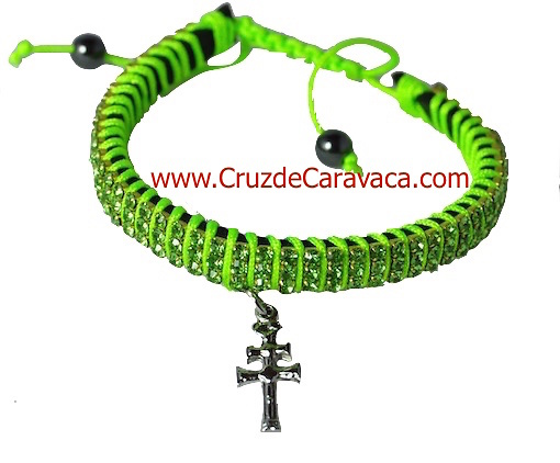 PULSERA CRUZ DE CARAVACA CON CRISTALES STRASS AJUSTABLE VERDE FLUOR 