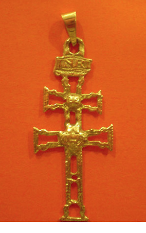 GOLDEN CARAVACA CROSS ABBATTUTO e SCOLPITO ATTACCATURA 