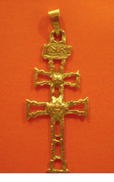 GOLDEN CARAVACA CROSS ABBATTUTO e SCOLPITO ATTACCATURA